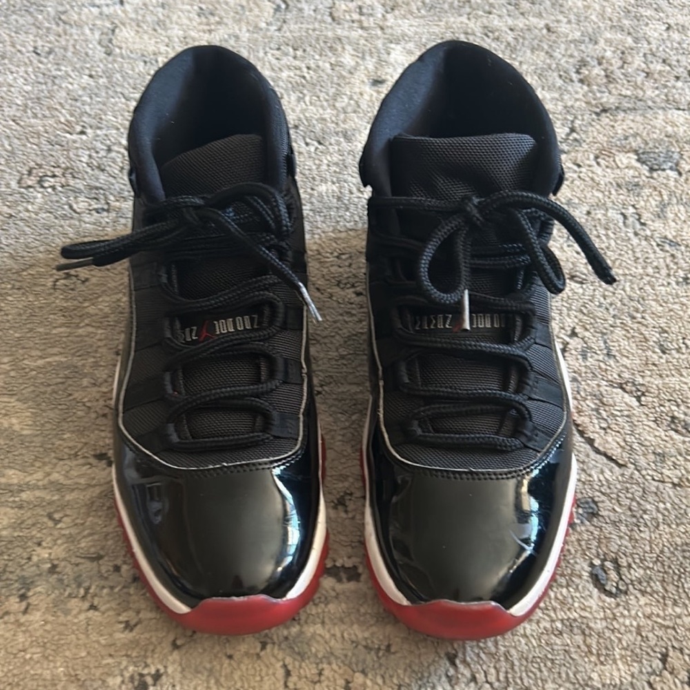 Jordan 11s Retro Playoff Breds